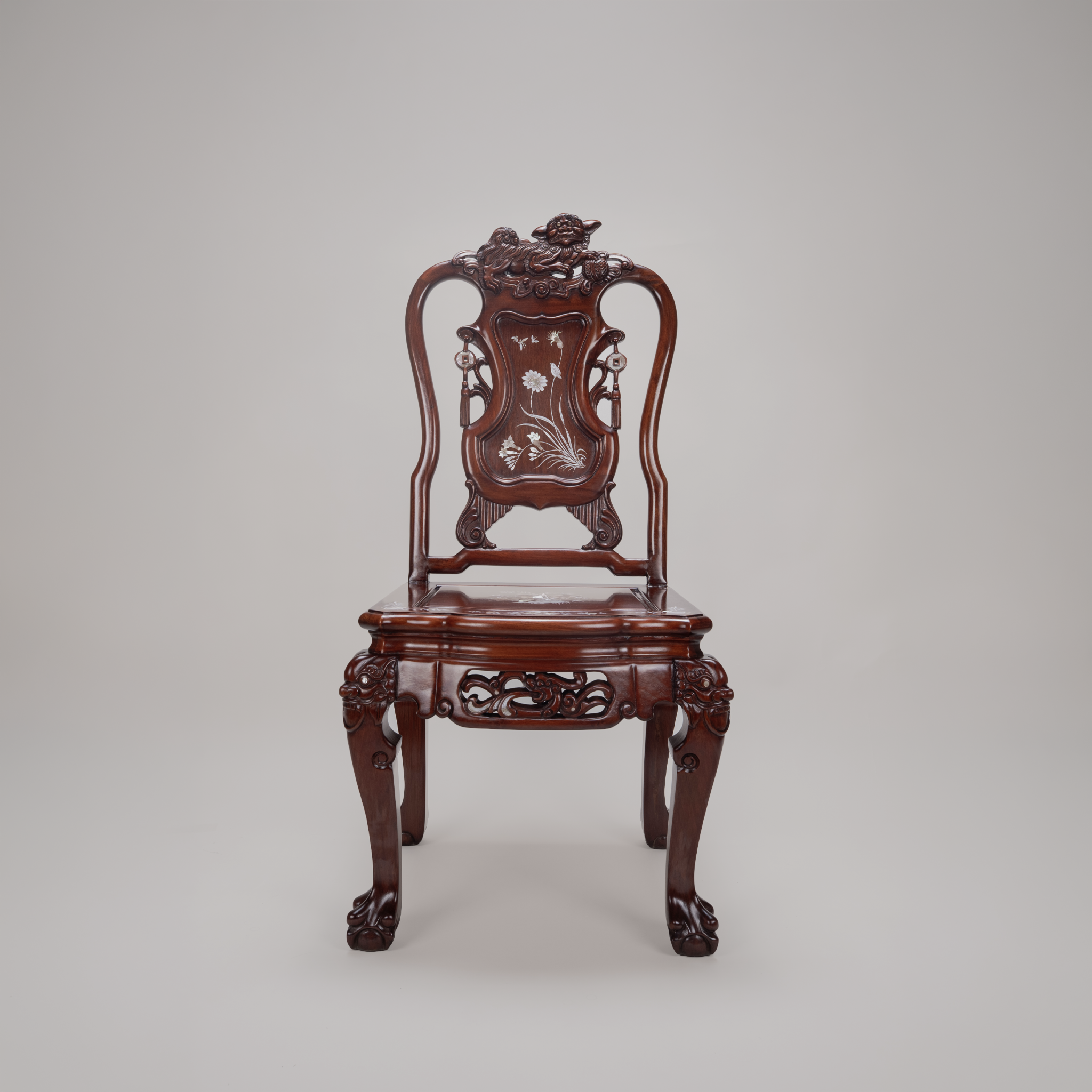 Shī (獅) (Guardian Lion) chair