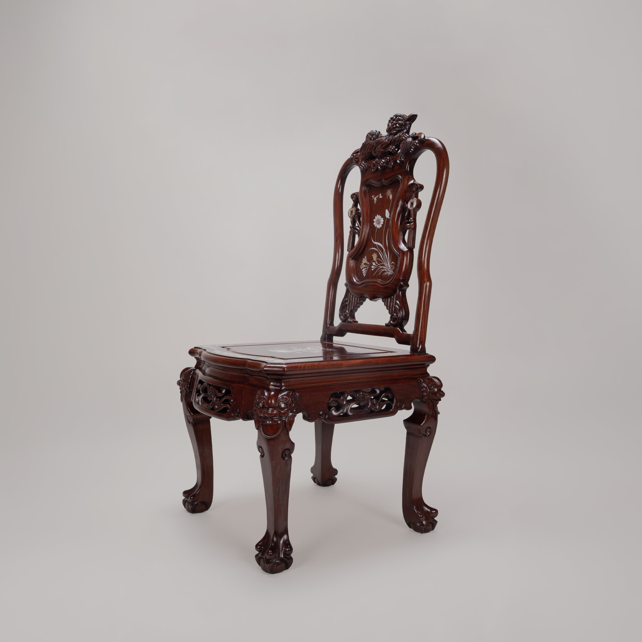 Shī (獅) (Guardian Lion) chair